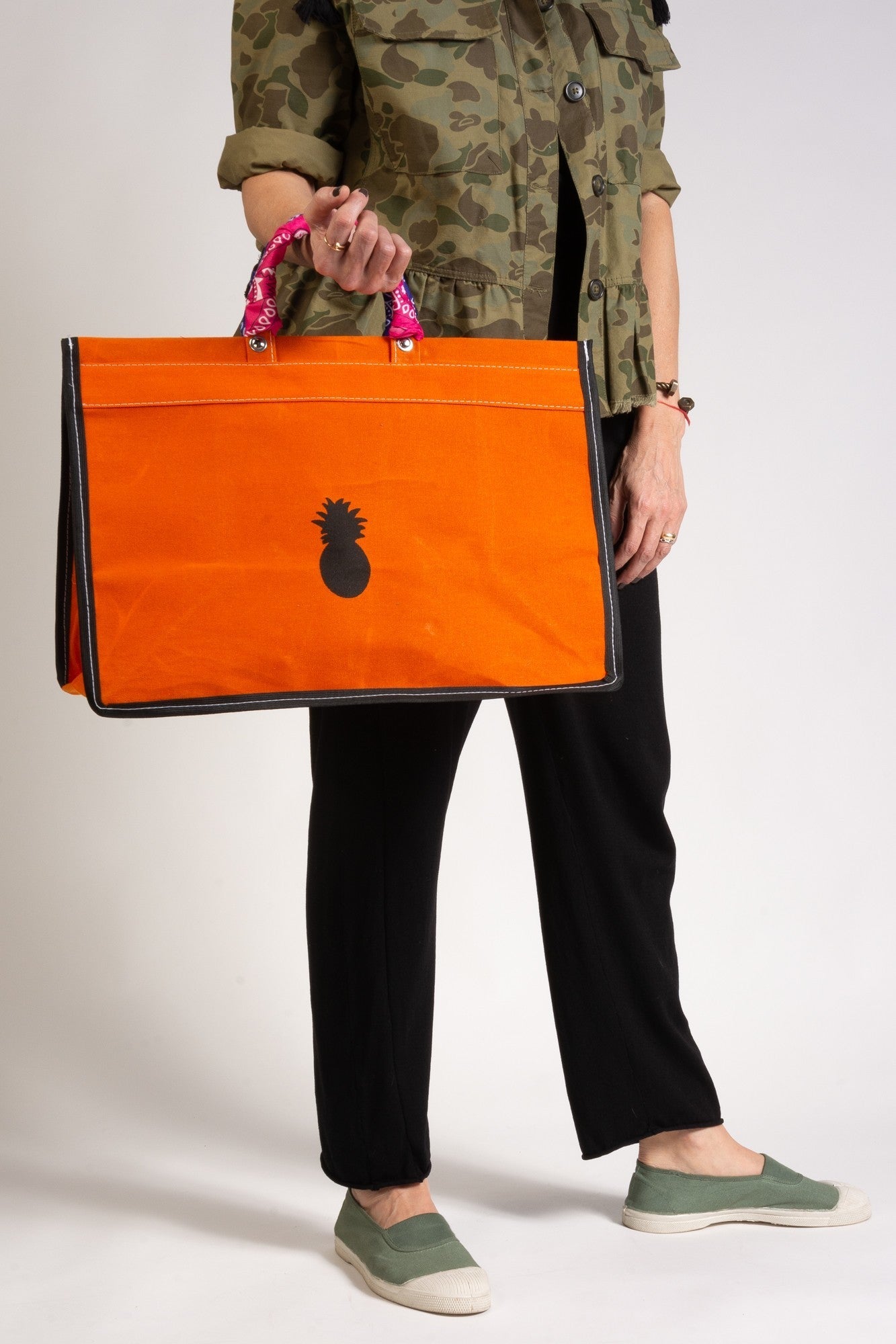 ORANGE CANVAS BAG WITH BANDANAS IN RANDOM COLORS