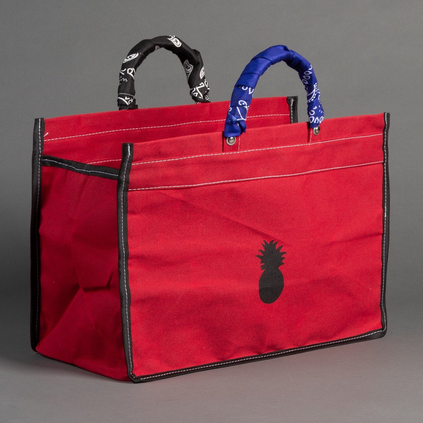 RED CANVAS BAG WITH BANDANAS IN RANDOM COLORS