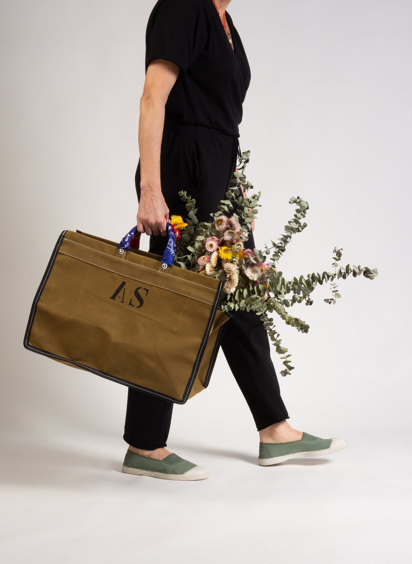 KHAKI CANVAS BAG WITH BANDANAS IN RANDOM COLORS