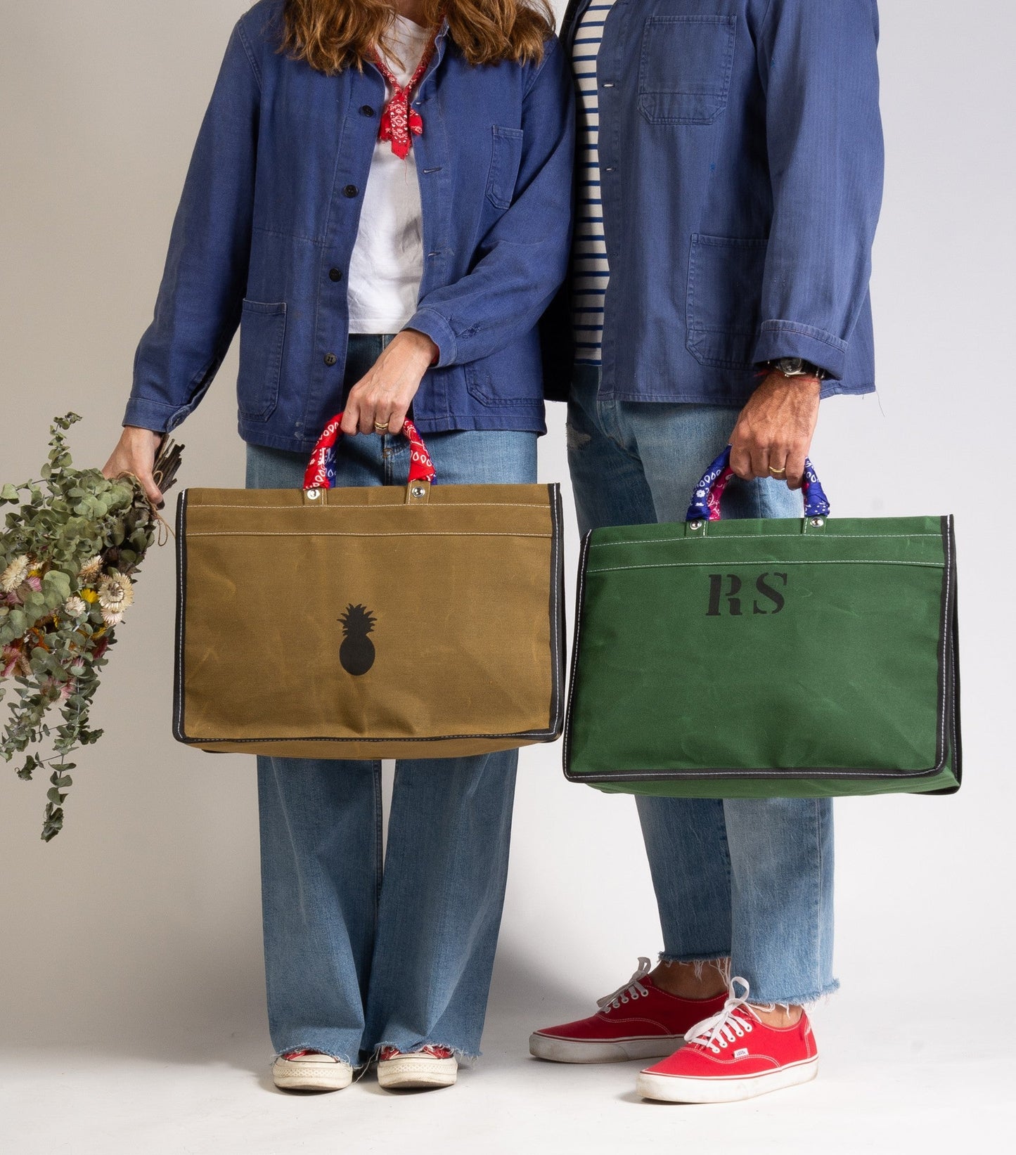 KHAKI CANVAS BAG WITH BANDANAS IN RANDOM COLORS