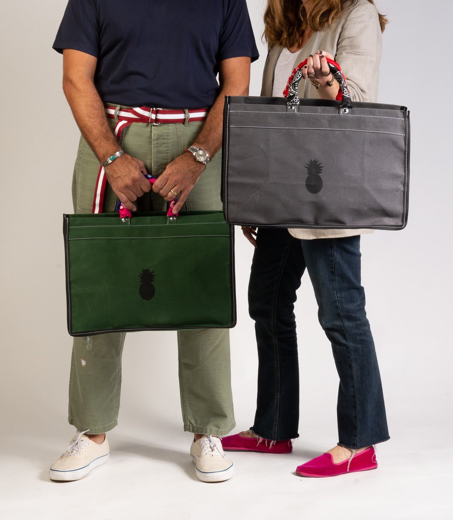 GREEN CANVAS BAG WITH BANDANAS IN RANDOM COLORS