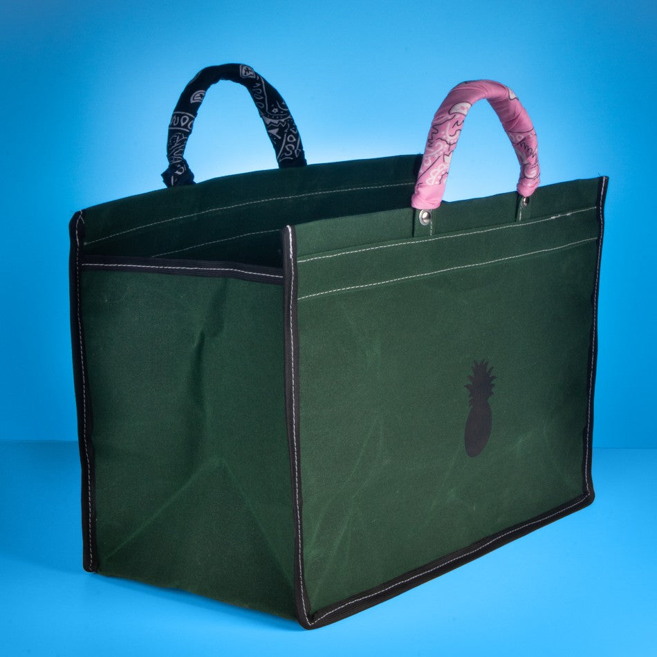 GREEN CANVAS BAG WITH BANDANAS IN RANDOM COLORS