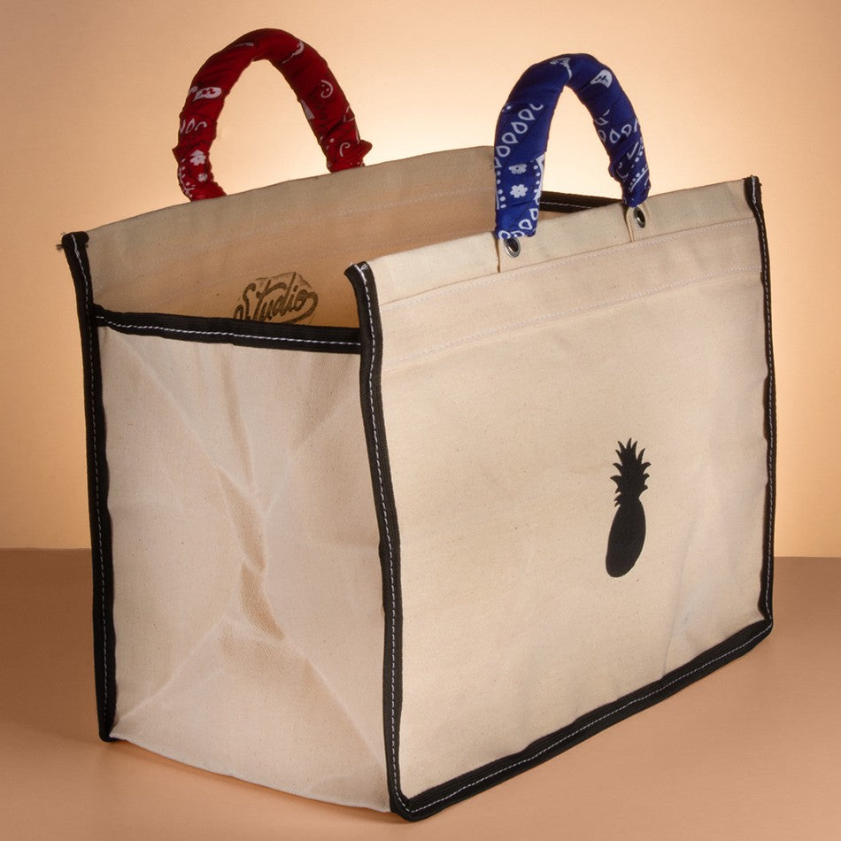 WHITE CANVAS BAG WITH BANDANAS IN RANDOM COLORS