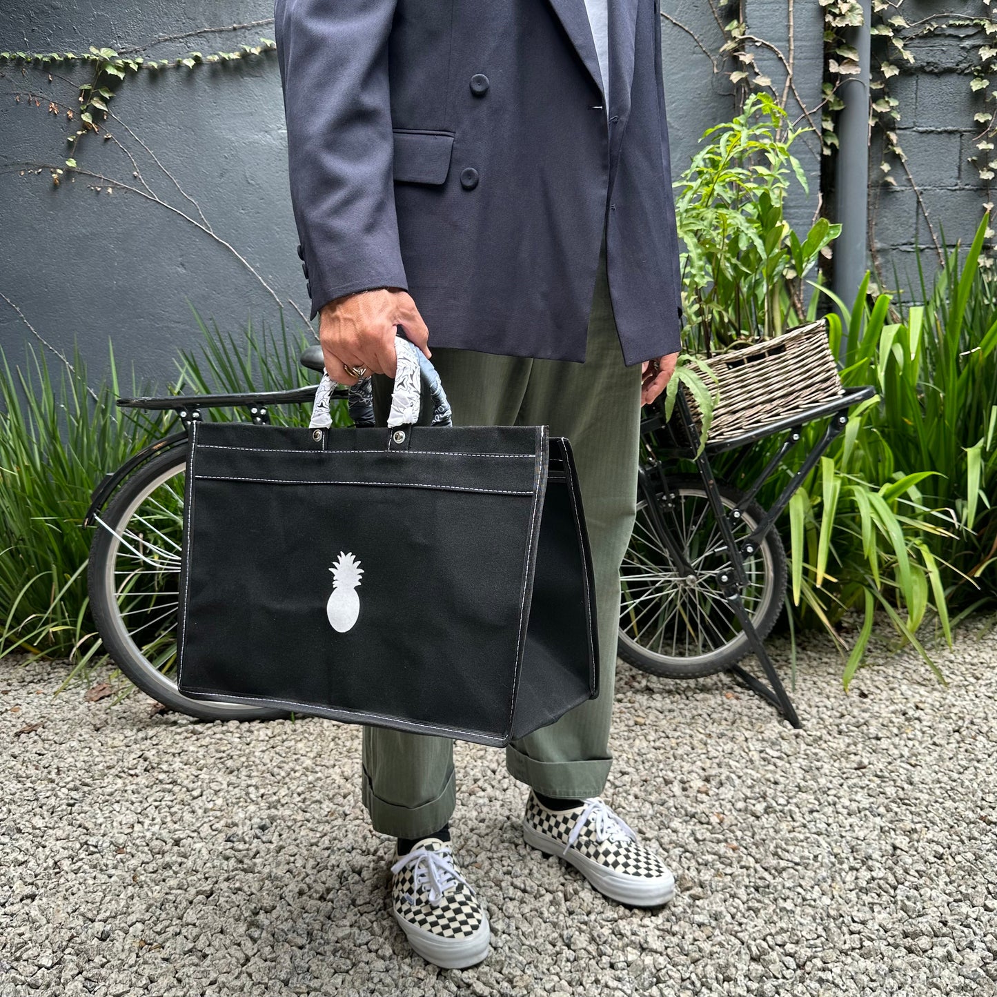 BLACK CANVAS BAG WITH BANDANAS IN RANDOM COLORS