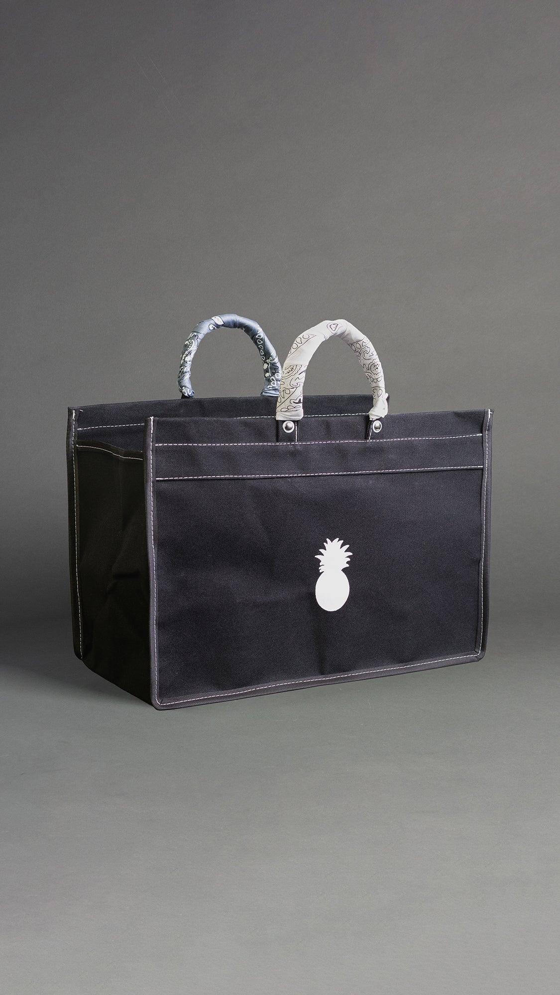 BLACK CANVAS BAG WITH BANDANAS IN RANDOM COLORS