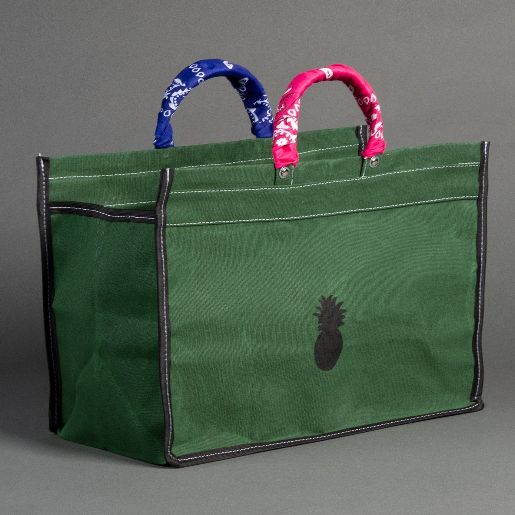 GREEN CANVAS BAG WITH BANDANAS IN RANDOM COLORS