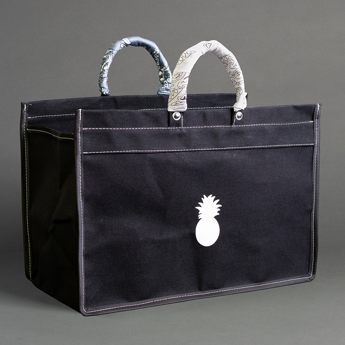 BLACK CANVAS BAG WITH BANDANAS IN RANDOM COLORS